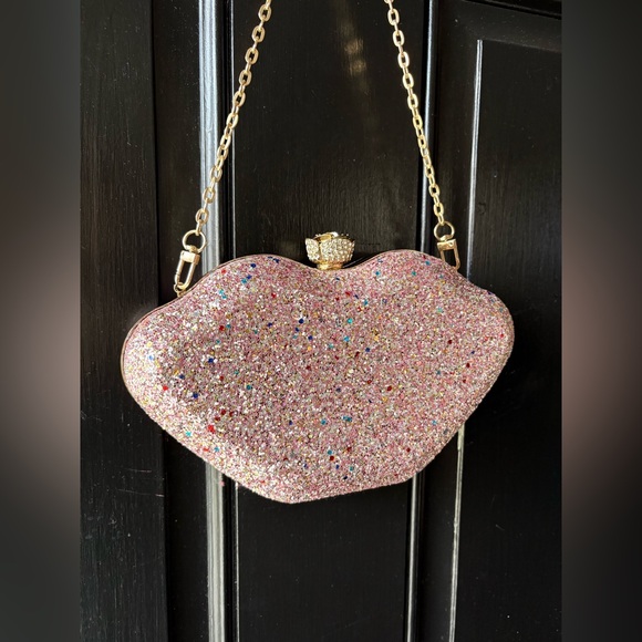 Pink Glitter Lip Shaped Clutch Chain Purse - Picture 2 of 12